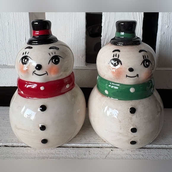 Joanna Parker Snowman S&P Shakers with Red and Green Scarves - Picture 1 of 2